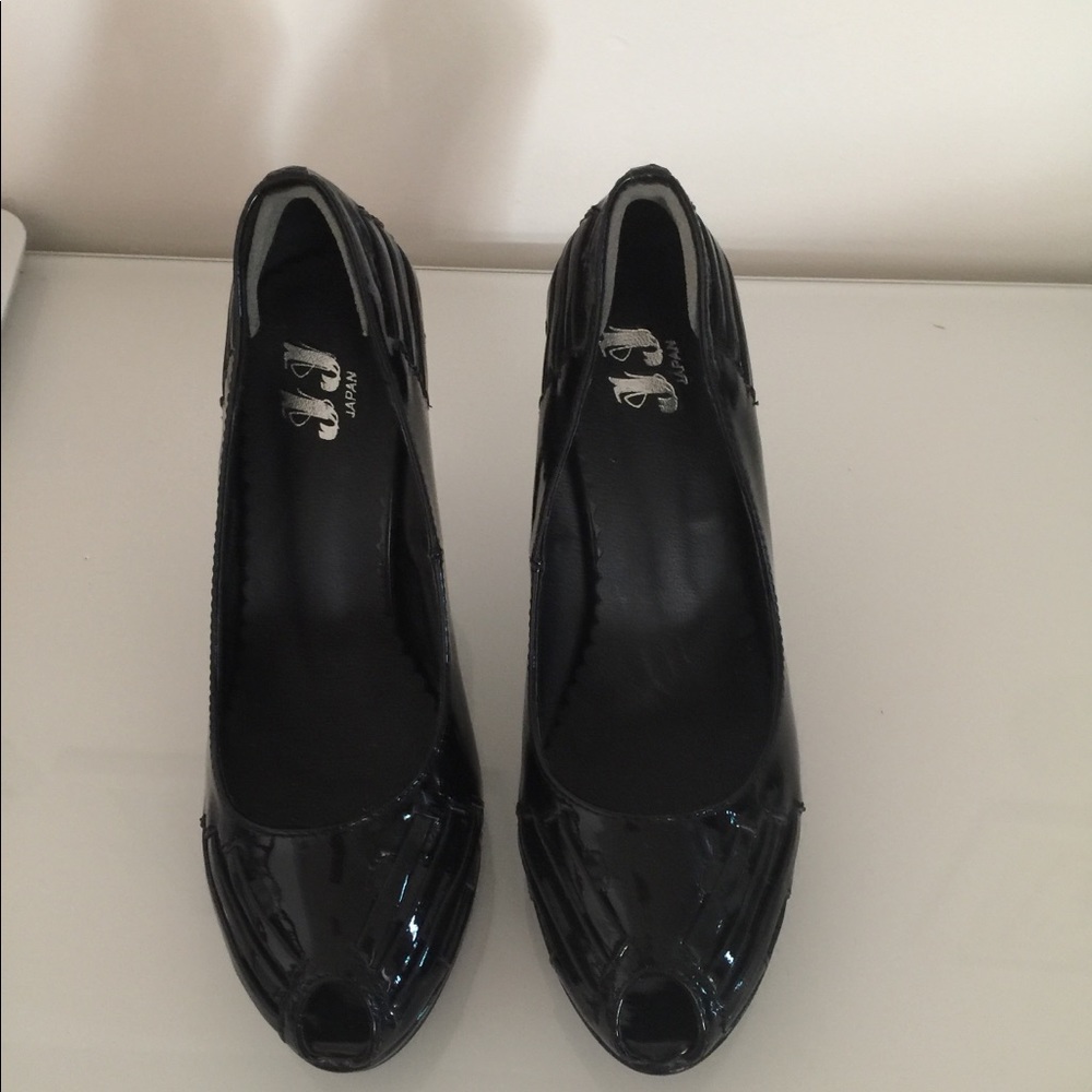 Shoe
